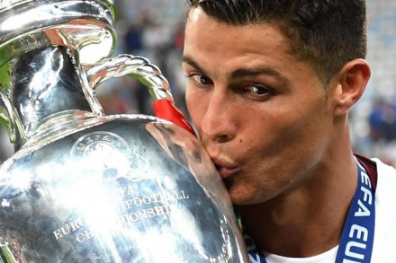 Cristiano Ronaldo dedica l'Europeo a portoghesi e immigrati